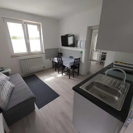 Daire Apartmaji V Izoli Babic, Simonov Zaliv