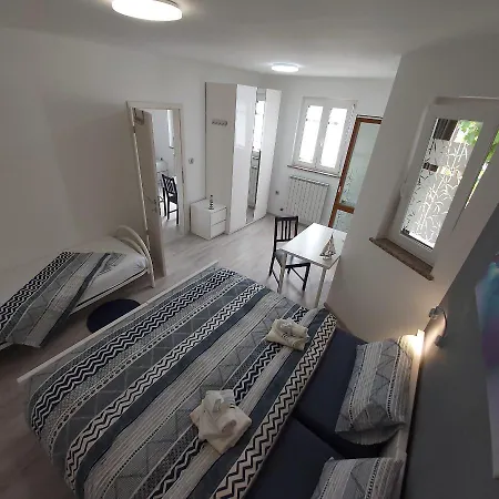 Apartmaji V Izoli Babic, Simonov Zaliv Daire