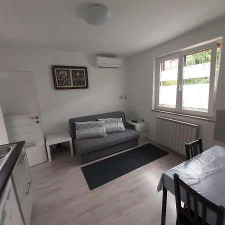 Daire Apartmaji V Izoli Babic, Simonov Zaliv *