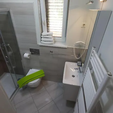 Lägenhet Apartmaji V Izoli Babic, Simonov Zaliv *