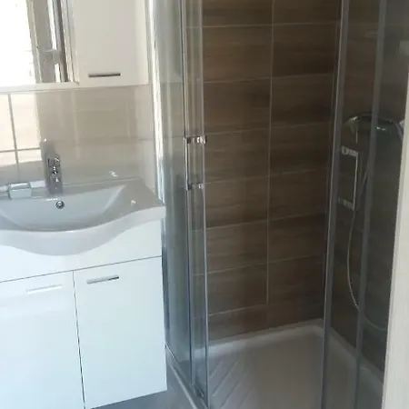 Daire Apartmaji V Izoli Babic, Simonov Zaliv *