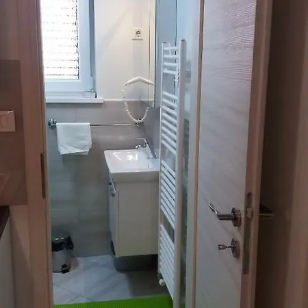 Apartmaji V Izoli Babic, Simonov Zaliv Lägenhet Izola