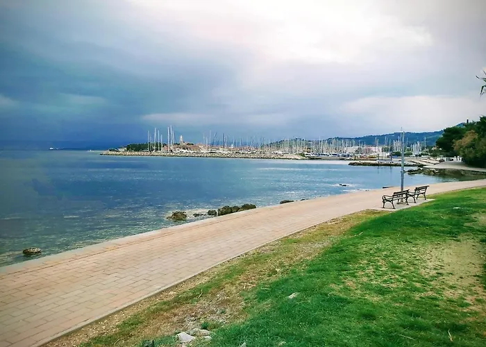 아파트 Apartmaji V Izoli Babic, Simonov Zaliv *