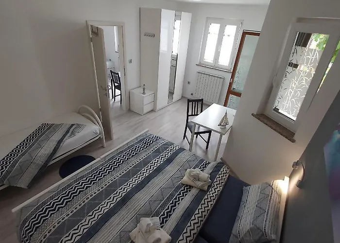 Apartmaji V Izoli Babic, Simonov Zaliv 아파트