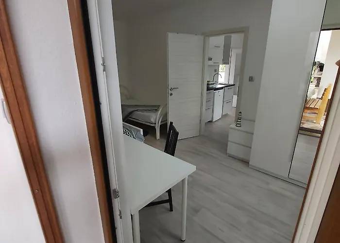 Apartmaji V Izoli Babic, Simonov Zaliv 이졸라