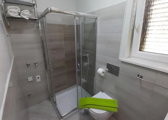 Apartmaji V Izoli Babic, Simonov Zaliv 아파트 *