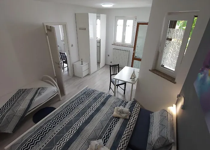 Apartmaji V Izoli Babic, Simonov Zaliv * 이졸라