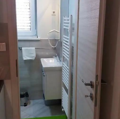 Apartmaji V Izoli Babic, Simonov Zaliv 아파트 이졸라