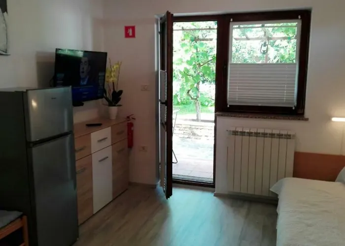 Apartmaji V Izoli Babic, Simonov Zaliv 아파트