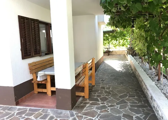 Apartmaji V Izoli Babic, Simonov Zaliv * 이졸라